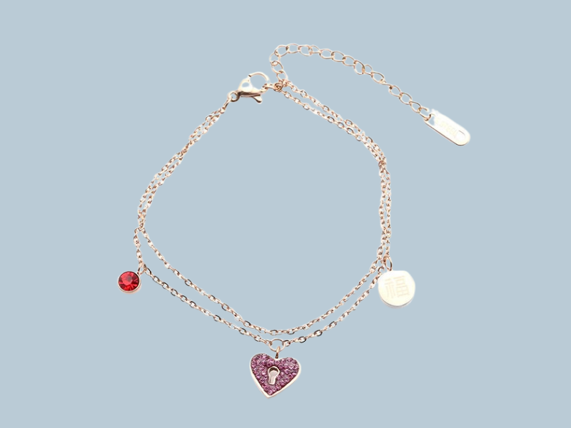 V&ograve;ng tay d&acirc;y k&eacute;p, c&oacute; mặt tr&aacute;i tim đ&iacute;nh đ&aacute; ấn tượng